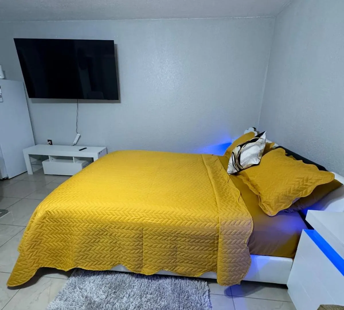 Apartment Sunshine Guesthouse Mulberry United States